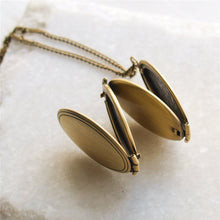 Load image into Gallery viewer, Extended Photo Box Pendant Necklace Gold